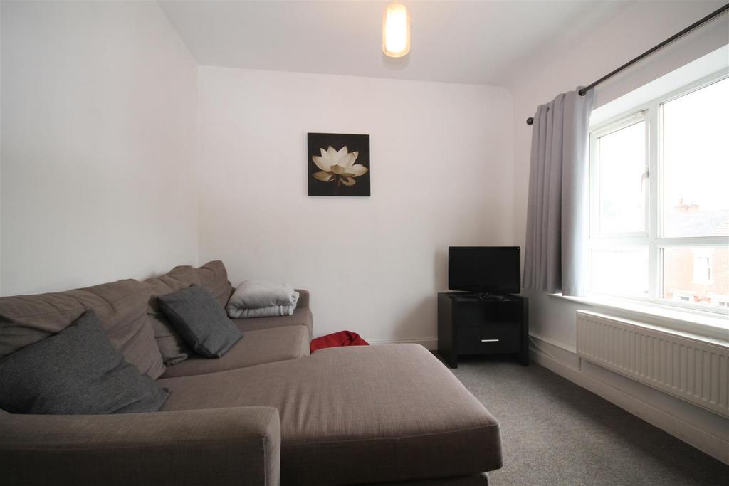 South Street, Derby DE1 2 bed apartment - £750 pcm (£173 pw)