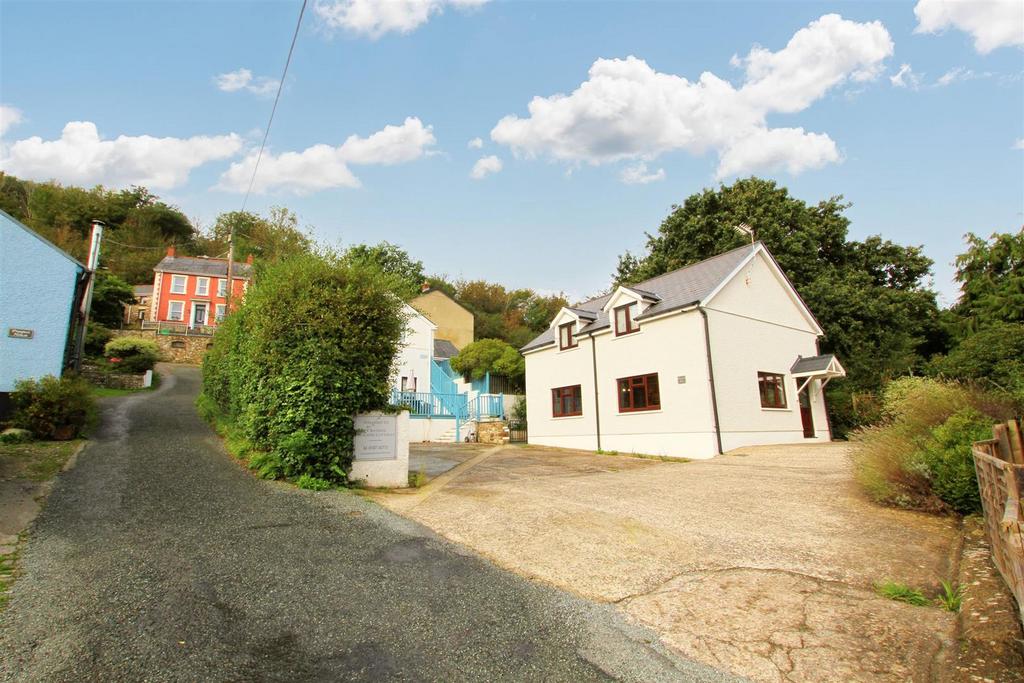 Pentre Langwm, St. Dogmaels, Cardigan 2 bed detached house for sale £