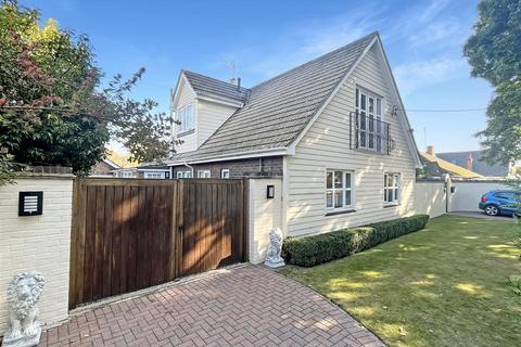 4 bedroom detached house for sale, Fairhaven Avenue, West Mersea Colchester CO5