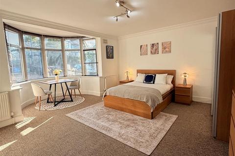2 bedroom maisonette for sale, Wembley Hill Road, Wembley