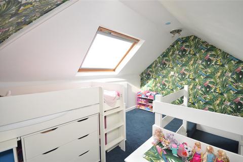 15 Aberfield Drive, Leeds, LS10 3PX