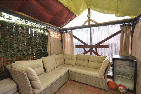 15 Aberfield Drive, Leeds, LS10 3PX