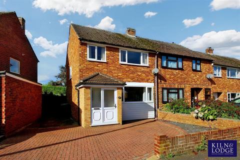 3 bedroom end of terrace house for sale - Whitethorn Gardens, Chelmsford