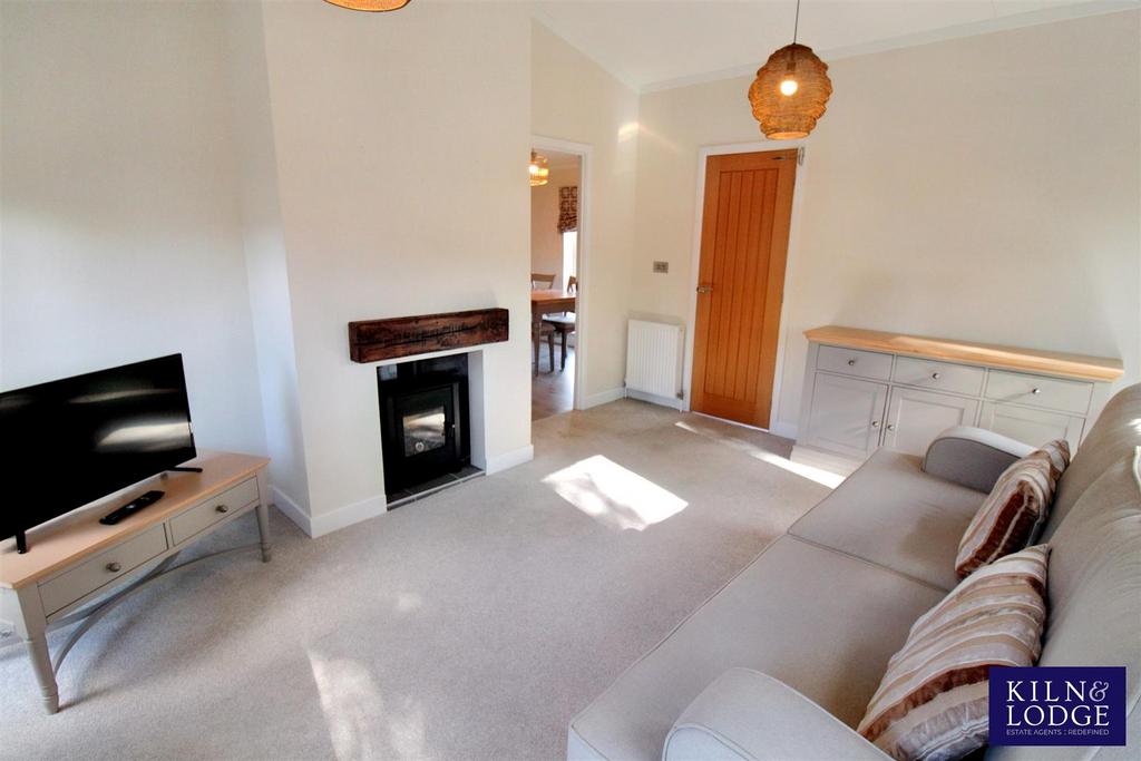 Chertsey Lane, StainesUponThames 2 bed park home for sale £374,995