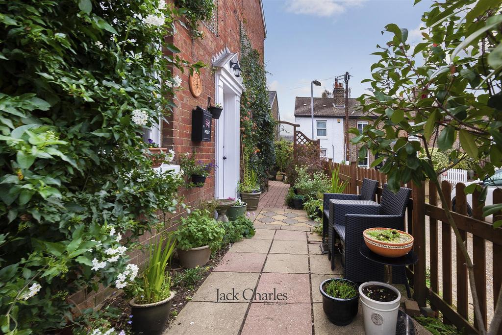 Vermont Road, Tunbridge Wells 2 bed end of terrace house for sale £