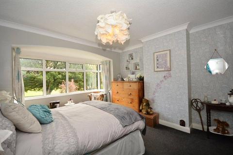 137 Stonegate Road, Leeds, LS6 4PQ