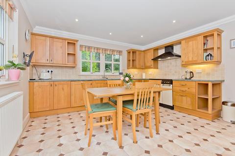 1 Burn Bank, Kettins, Blairgowrie, PH13 9JA