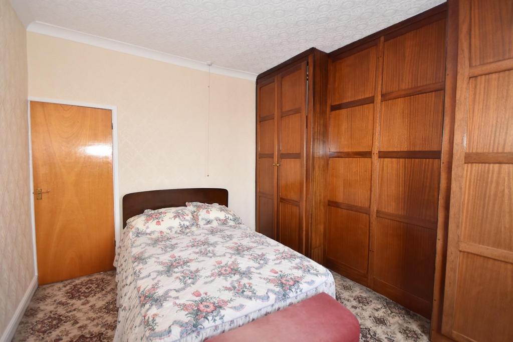Bedroom 1 02.jpg