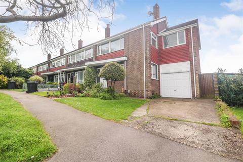 68 Elmbridge, Harlow, CM17 0JY