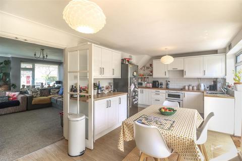 68 Elmbridge, Harlow, CM17 0JY