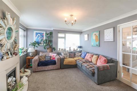 68 Elmbridge, Harlow, CM17 0JY
