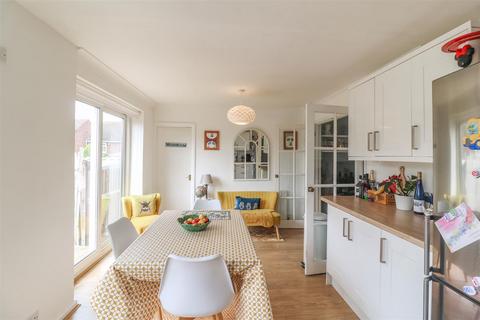 68 Elmbridge, Harlow, CM17 0JY