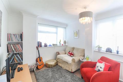 68 Elmbridge, Harlow, CM17 0JY