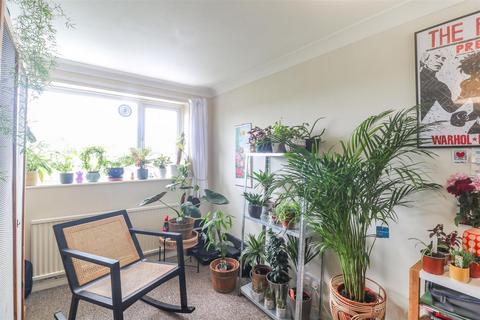 68 Elmbridge, Harlow, CM17 0JY
