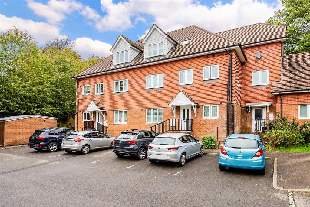 Garton Bank, Banstead 1 bed apartment to rent £1,200 pcm (£277 pw)