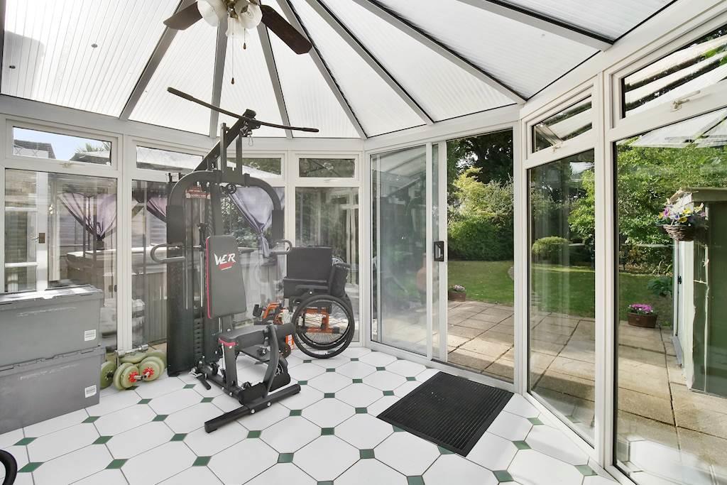 Conservatory 4 Parkland Grove.JPG