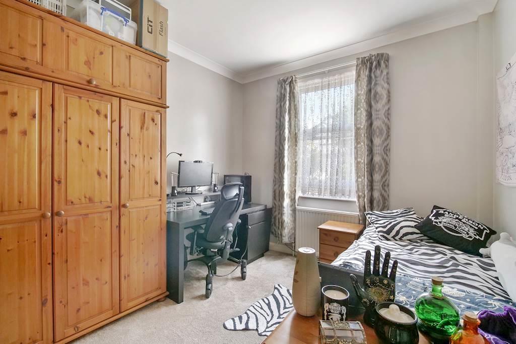 Bedroom 4 Parkland Grove.JPG