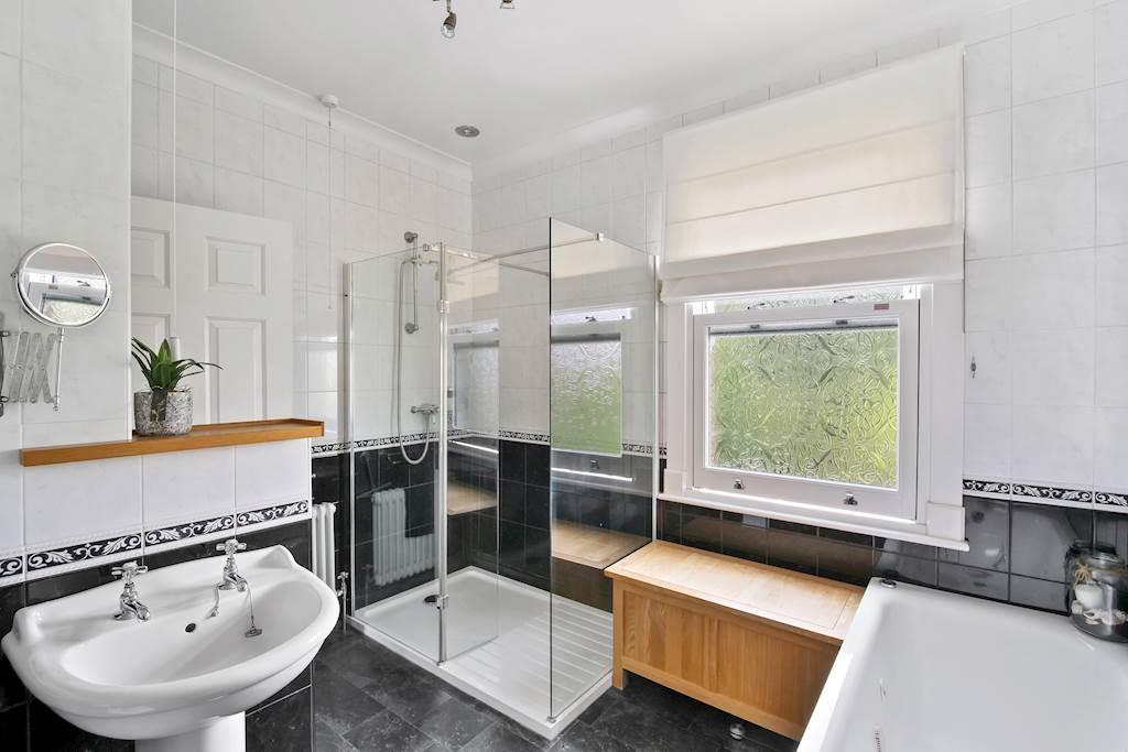 Family Bathroom Parkland Grove.JPG