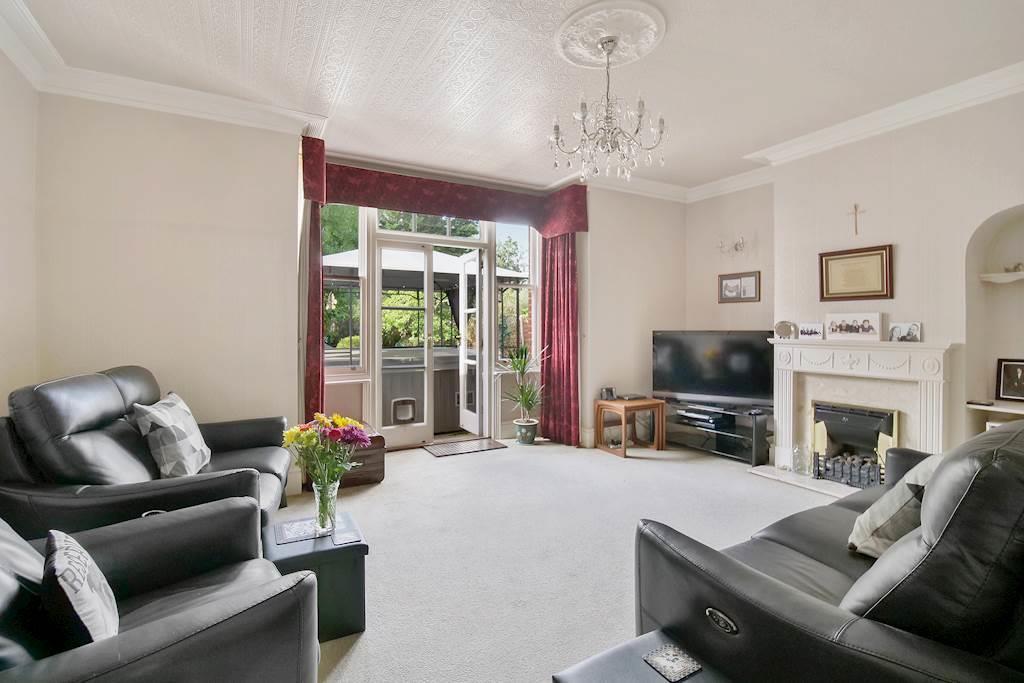 Lounge Parkland Grove.JPG