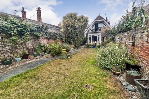 4 bedroom detached house for sale, High Street, Burnham-On-Crouch