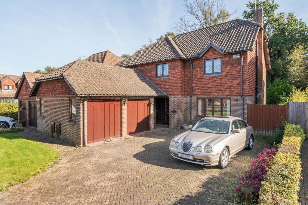 Blackwall Road, Willesborough, Ashford TN24 5 bed detached house for