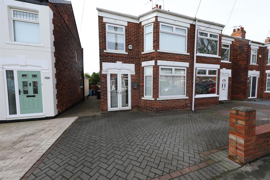 Lancaster Drive, Hull 3 bed semidetached house for sale £175,000