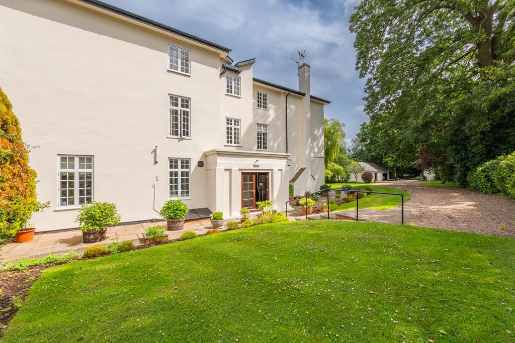 Birmingham Road, HenleyinArden B95 2 bed apartment for sale £495,000