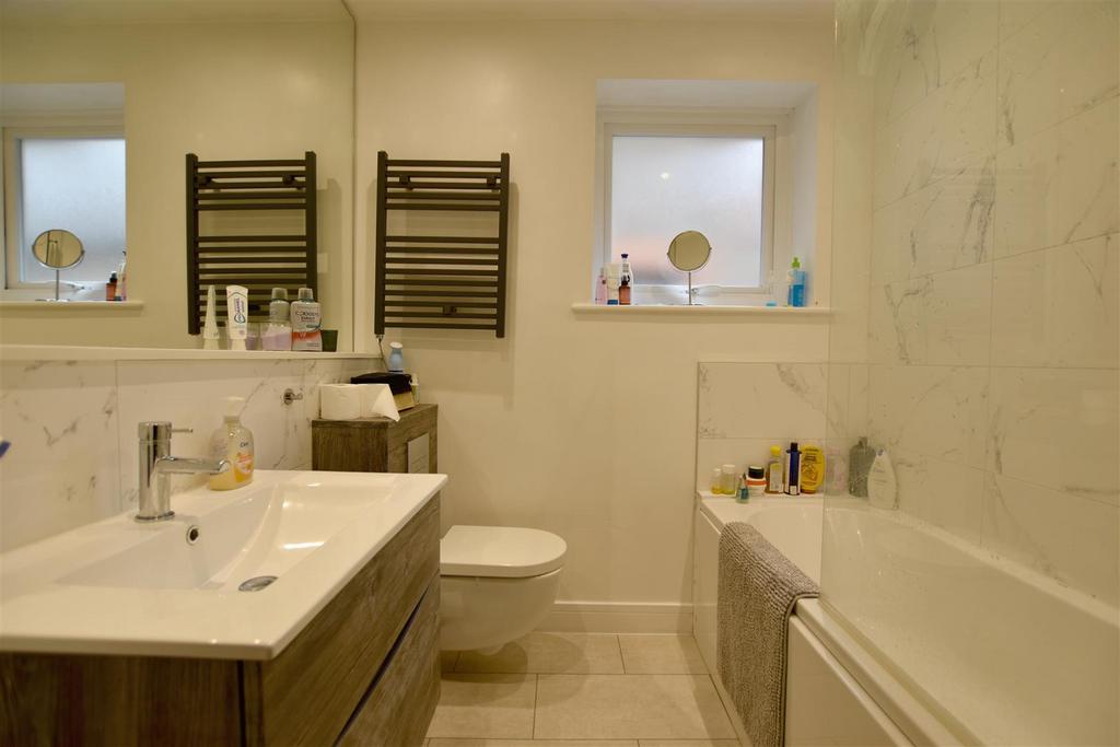 Bathroom..JPG