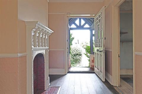 Ground Floor Flat, 11 Cavendish Road, Redhill, RH1 4AL