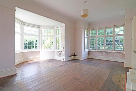 Ground Floor Flat, 11 Cavendish Road, Redhill, RH1 4AL