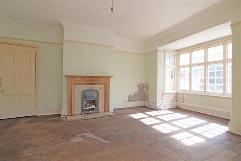 Ground Floor Flat, 11 Cavendish Road, Redhill, RH1 4AL