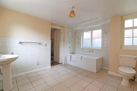 Ground Floor Flat, 11 Cavendish Road, Redhill, RH1 4AL