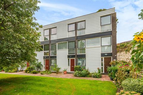 2 Bankside Close, Carshalton, SM5 3SB
