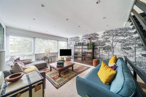 2 Bankside Close, Carshalton, SM5 3SB
