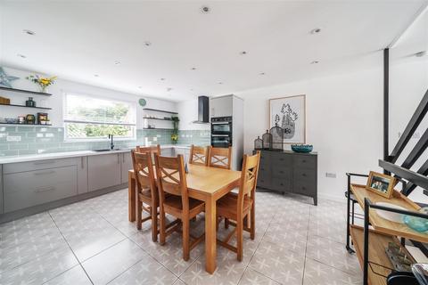 2 Bankside Close, Carshalton, SM5 3SB