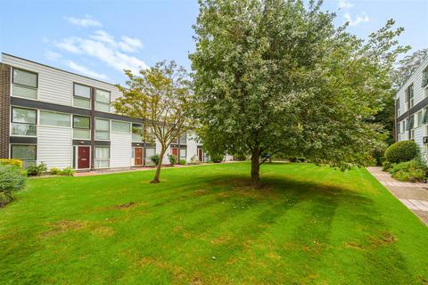 2 Bankside Close, Carshalton, SM5 3SB