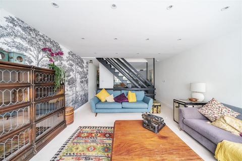 2 Bankside Close, Carshalton, SM5 3SB