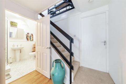 2 Bankside Close, Carshalton, SM5 3SB