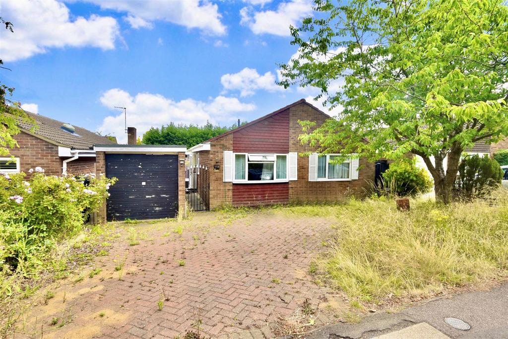 Derwent Road, Linslade, LU7 2XT 3 bed detached bungalow for sale £450,000