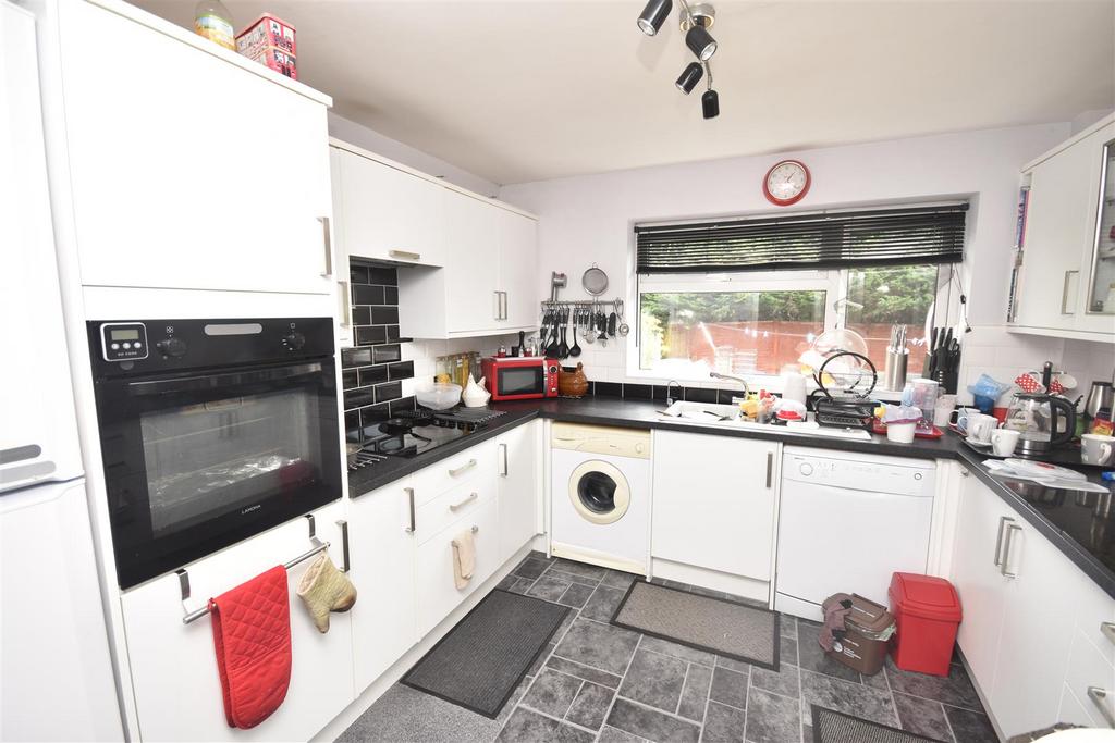 Derwent Road, Linslade, LU7 2XT 3 bed detached bungalow for sale £450,000