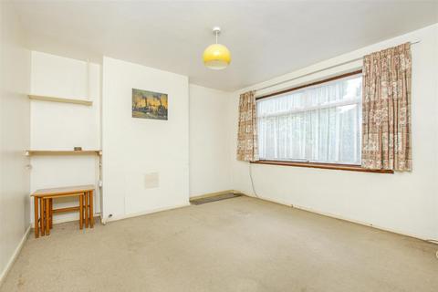 1 Broomfield, Park Street, St Albans, AL2 2HY