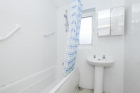 1 Broomfield, Park Street, St Albans, AL2 2HY