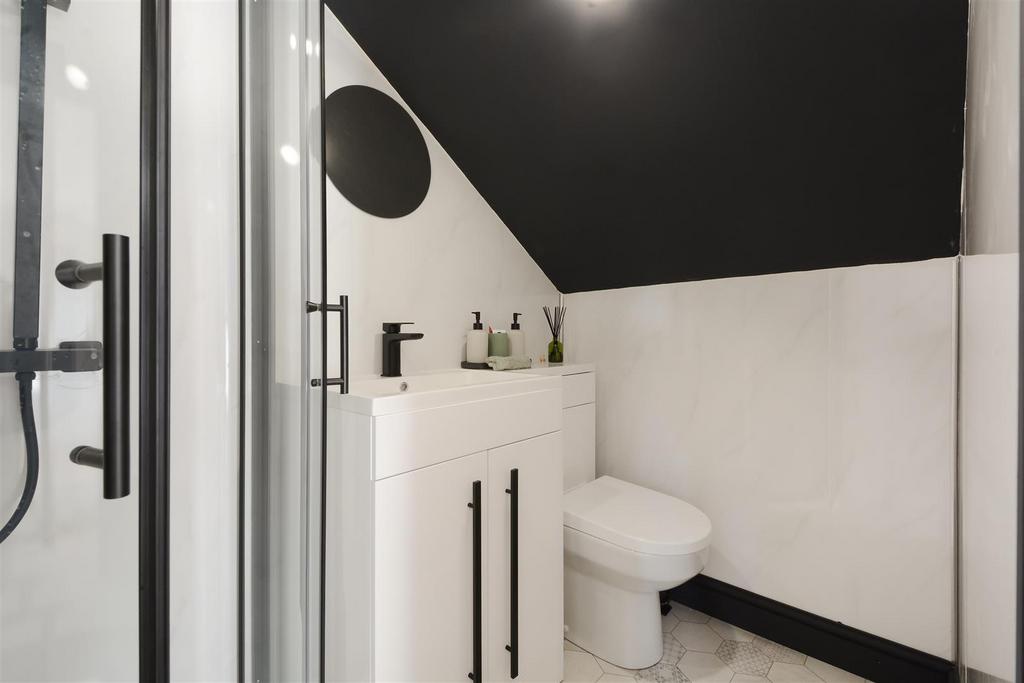 En-Suite To Bedroom Four