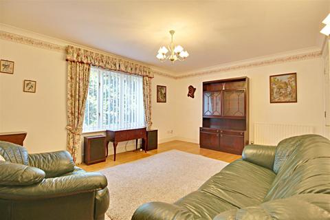 5 Village Park Close, Enfield, EN1 2SG