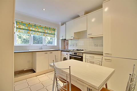 5 Village Park Close, Enfield, EN1 2SG