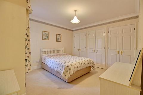 5 Village Park Close, Enfield, EN1 2SG
