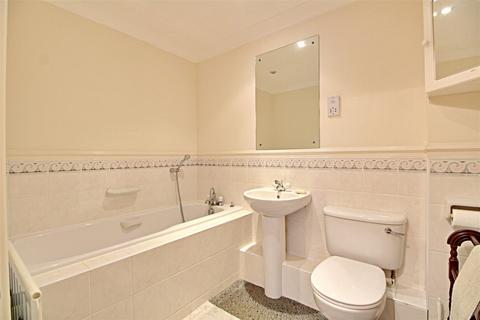 5 Village Park Close, Enfield, EN1 2SG