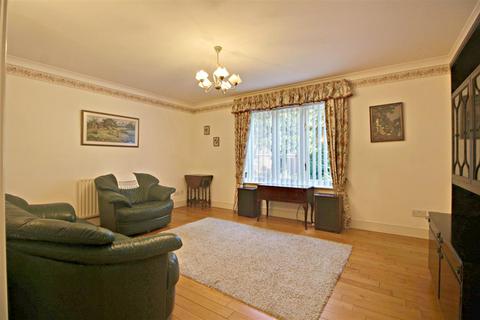 5 Village Park Close, Enfield, EN1 2SG
