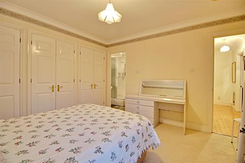 5 Village Park Close, Enfield, EN1 2SG