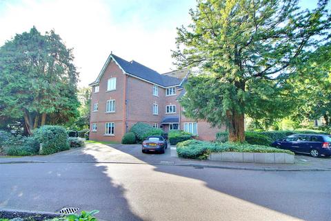 5 Village Park Close, Enfield, EN1 2SG